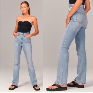 Abercrombie Ultra High Rise Flare Curve Love Jeans Light Wash Size 28L NWT